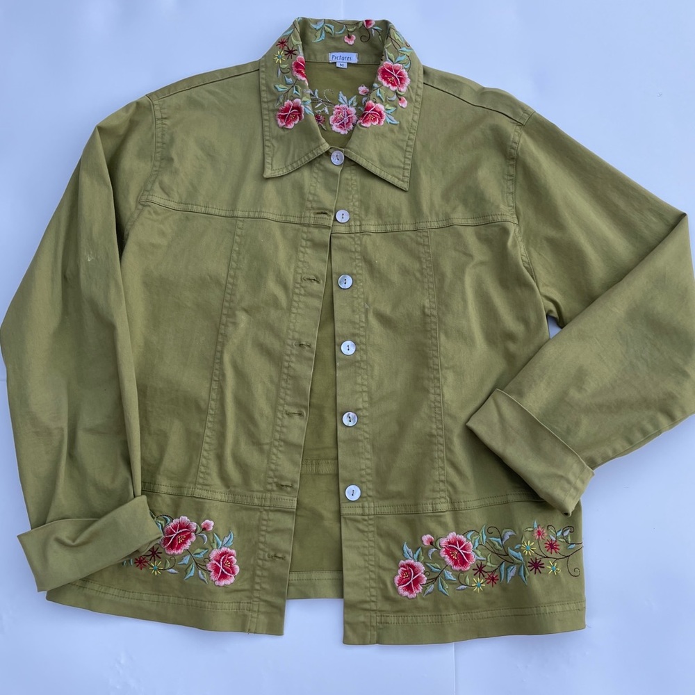 Cute button up light weight floral jacket